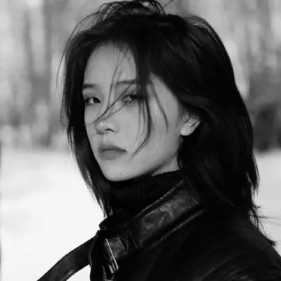 高冷黑白女生头像