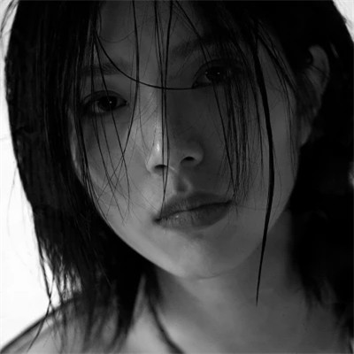 高冷黑白女生头像