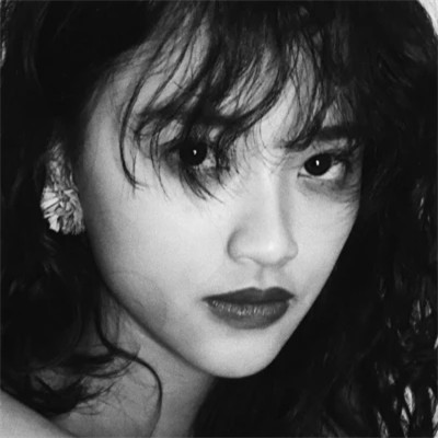 高冷黑白女生头像