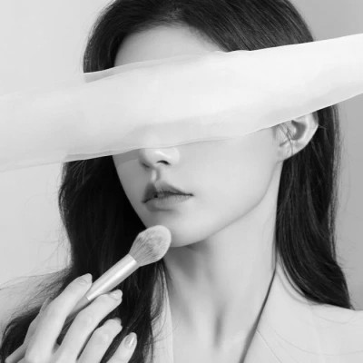 高冷黑白女生头像
