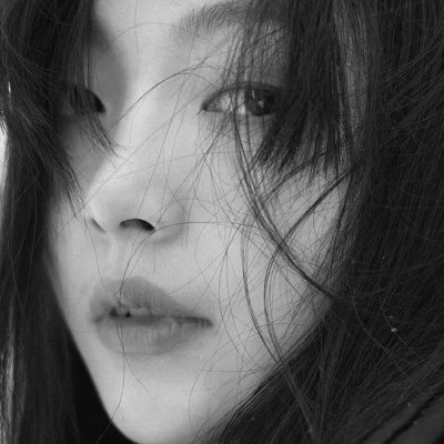 高冷黑白女生头像