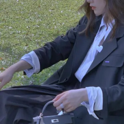 女生不露脸的身材头像