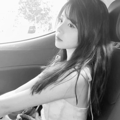 黑白气质美女头像图片