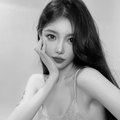 黑白气质美女头像图片