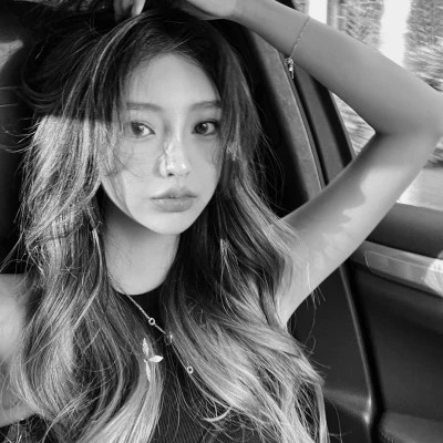 黑白气质美女头像图片