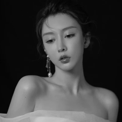 黑白气质美女头像图片