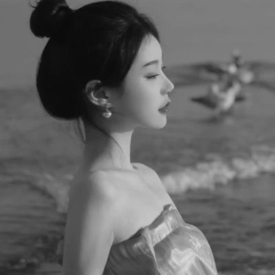 黑白气质美女头像图片