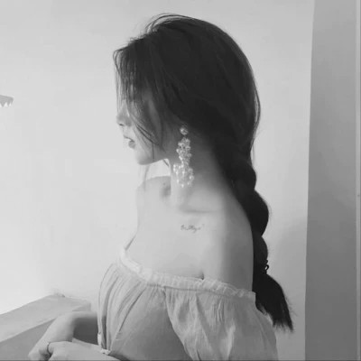 黑白气质美女头像图片