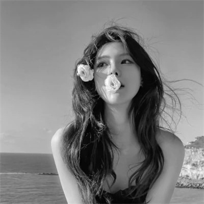 黑白气质美女头像图片