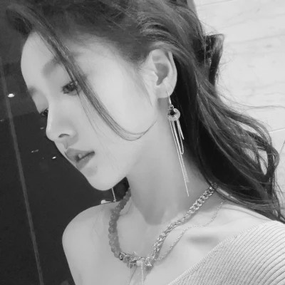 黑白气质美女头像图片