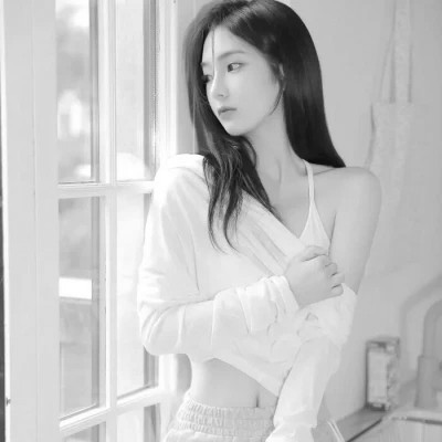 黑白气质美女头像图片