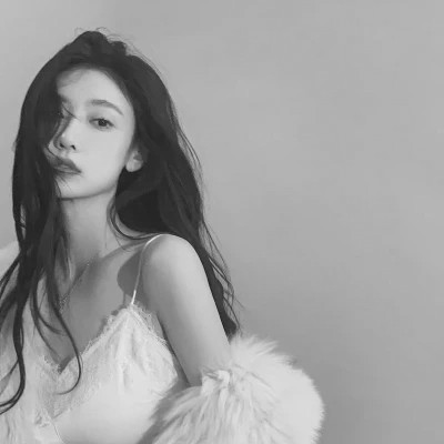 黑白气质美女头像图片