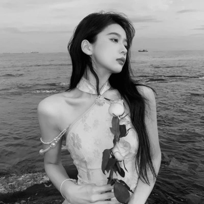 黑白气质美女头像图片