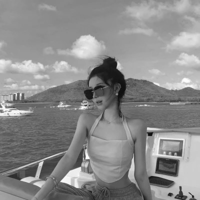 黑白气质美女头像图片