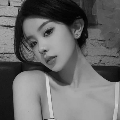 黑白气质美女头像图片
