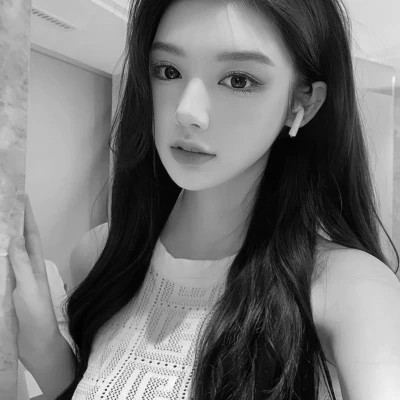 黑白气质美女头像图片