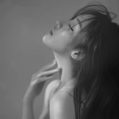 黑白气质美女头像图片