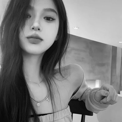 黑白气质美女头像图片