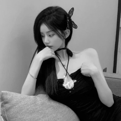 黑白气质美女头像图片