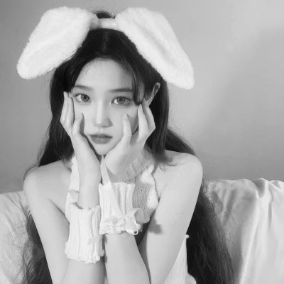 黑白气质美女头像图片