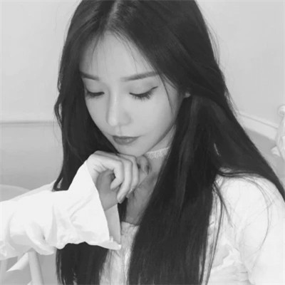 高质量黑白温柔女头像