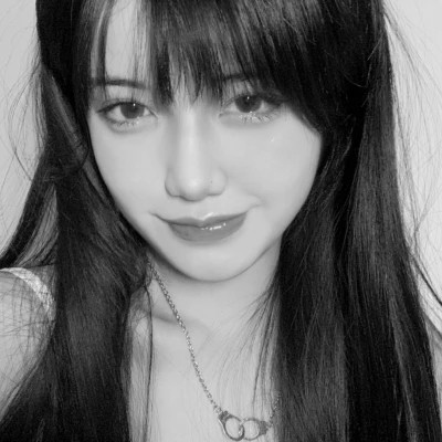 高质量黑白温柔女头像