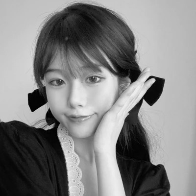 高质量黑白温柔女头像
