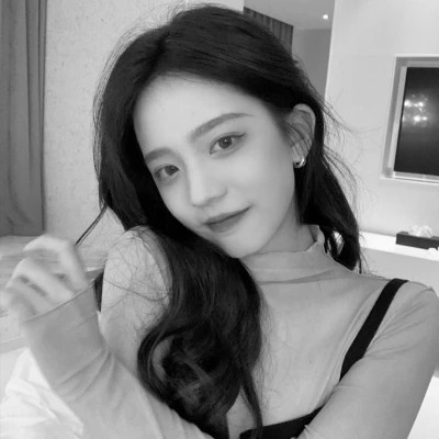 高质量黑白温柔女头像