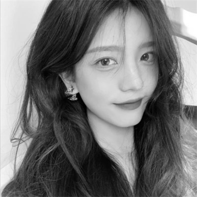 高质量黑白温柔女头像