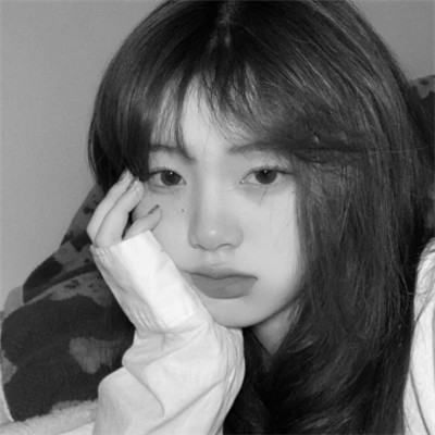 高质量黑白温柔女头像