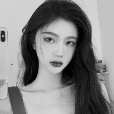 高质量黑白温柔女头像