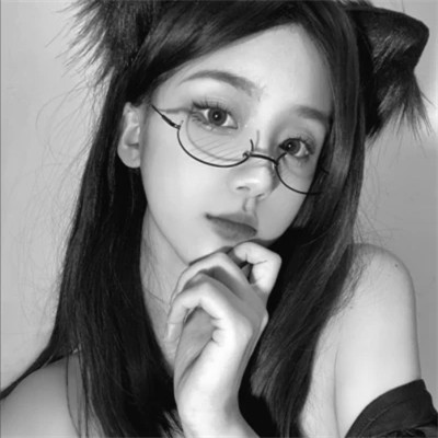 高质量黑白温柔女头像