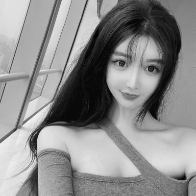 高质量黑白温柔女头像