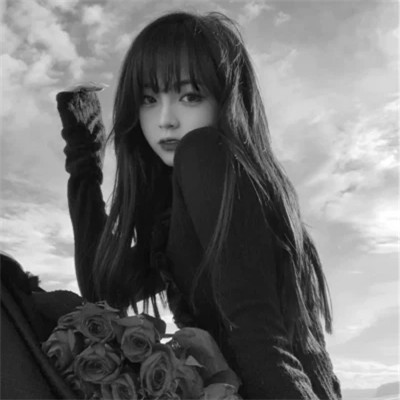 高质量黑白温柔女头像