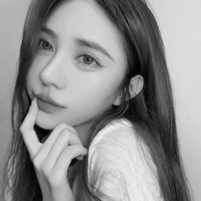 黑白女生微信头像