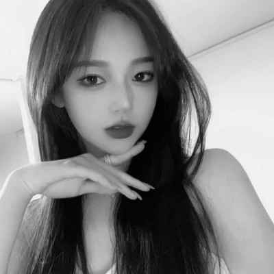 黑白女生微信头像
