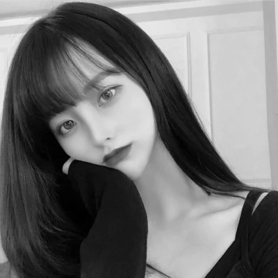 黑白女生微信头像