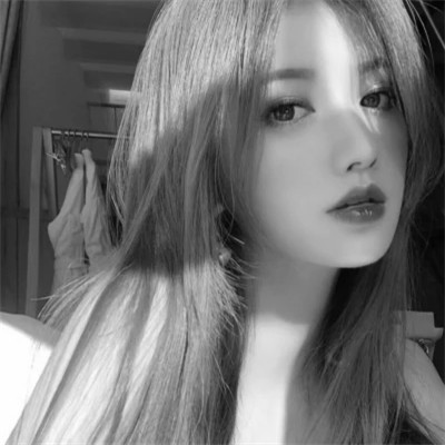 黑白女生微信头像
