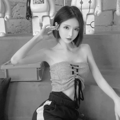 黑白女生微信头像