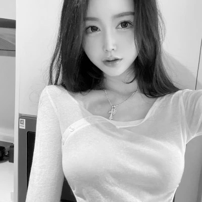 黑白女生微信头像