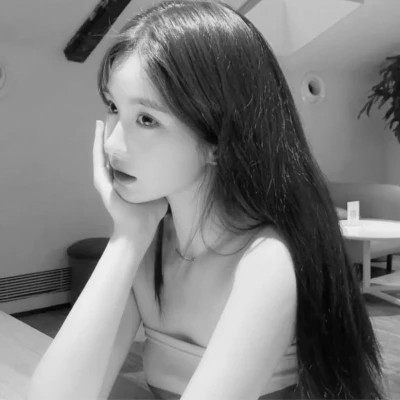 黑白女生微信头像