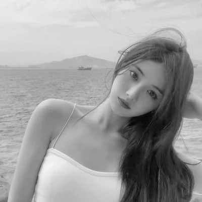 黑白女生微信头像