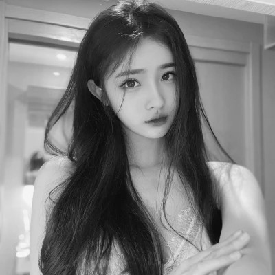 黑白女生微信头像