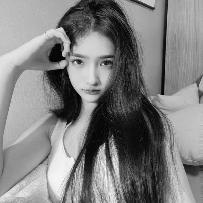 黑白女生微信头像
