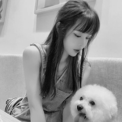 黑白女生微信头像