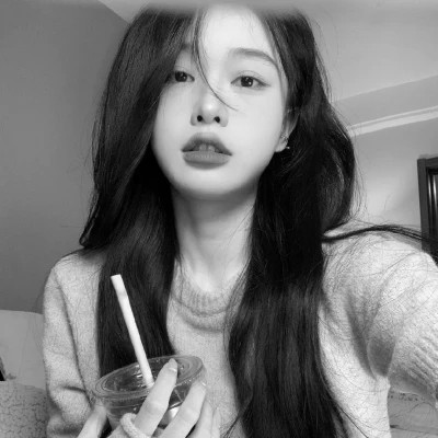 黑白女生微信头像