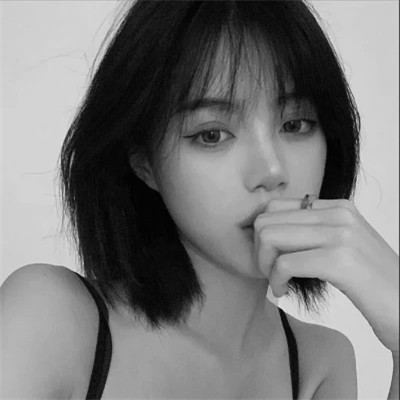 黑白女生微信头像