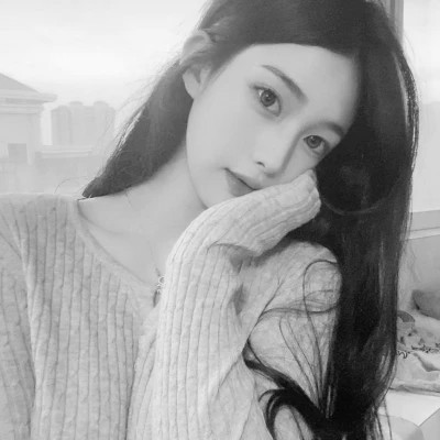 黑白女生微信头像