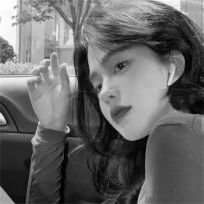 黑白女生微信头像
