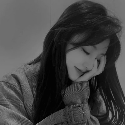 黑白女生微信头像